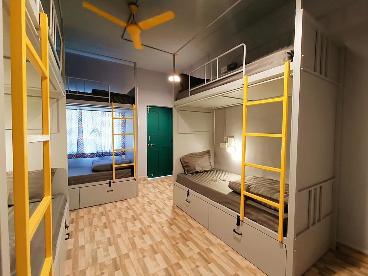 Whoopers Hostel Anjuna, Goa Екстериор снимка