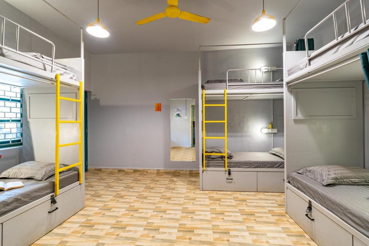 Whoopers Hostel Anjuna, Goa Екстериор снимка